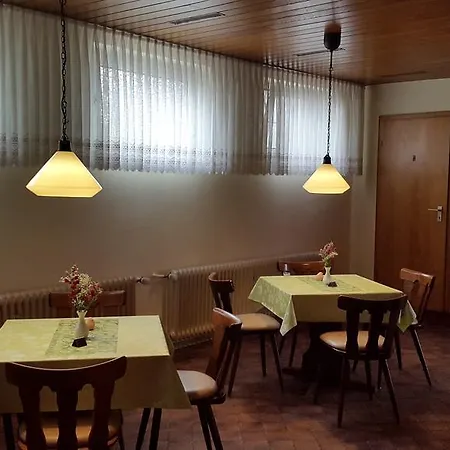 بيت ضيافة Zur Dorfschaenke