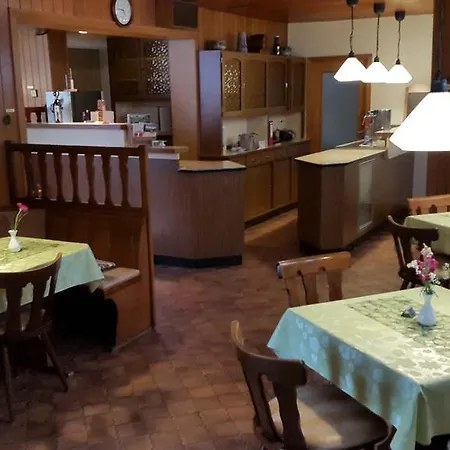 بيت ضيافة Zur Dorfschaenke