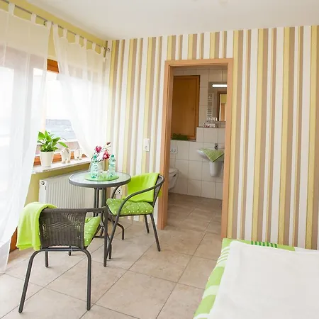 بيت ضيافة Zur Dorfschaenke Hausen (Birkenfeld)